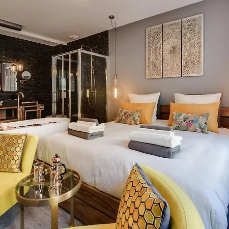 Miss Eiffel Tower * Parijs