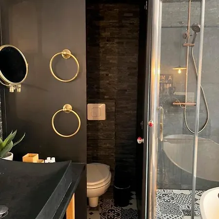 Miss Eiffel Tower * Parijs