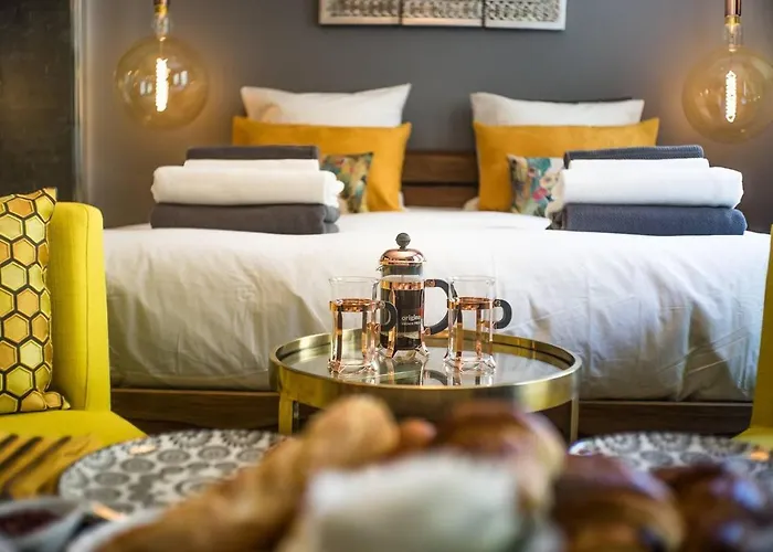 Miss Eiffel Tower Parijs