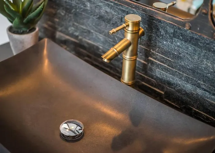 Miss Eiffel Tower Apartment *