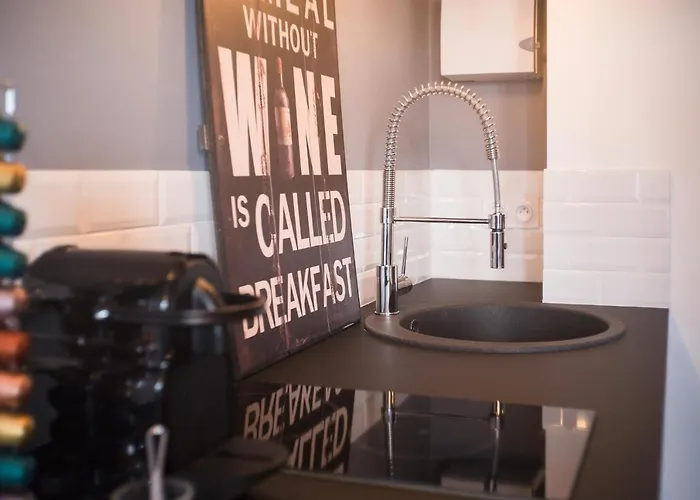 Апартаменты Miss Eiffel Tower Париж